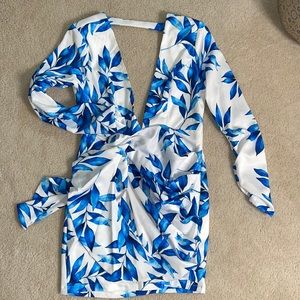 Stunning beautiful low cut dress, no tags but never warn